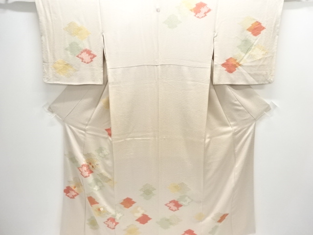 絞り松皮菱に菊梅模様刺繍一ツ紋訪問着